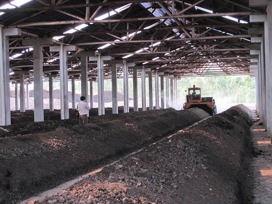 有機肥翻堆機的發酵槽的施工要求