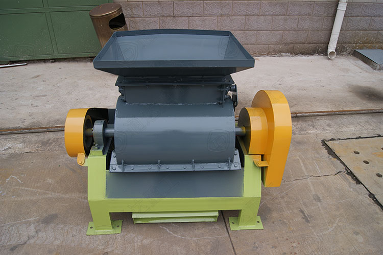 尿素粉碎機更換篩網操作技巧