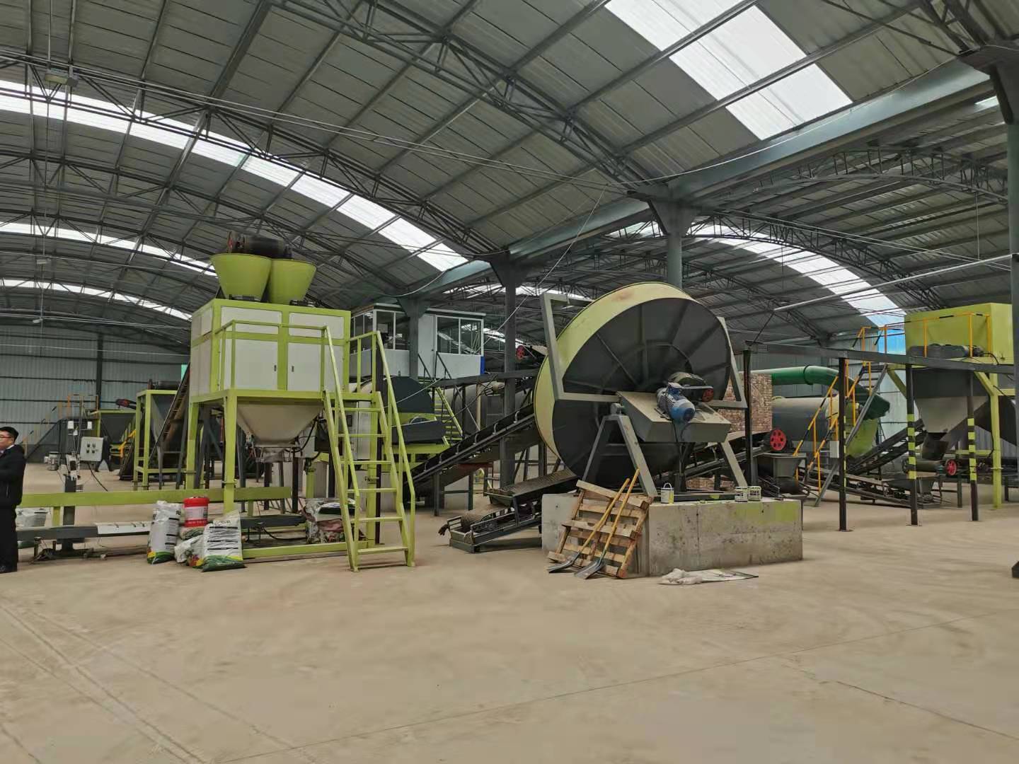 一套有機肥生產(chǎn)設(shè)備一共大概需要多少錢?