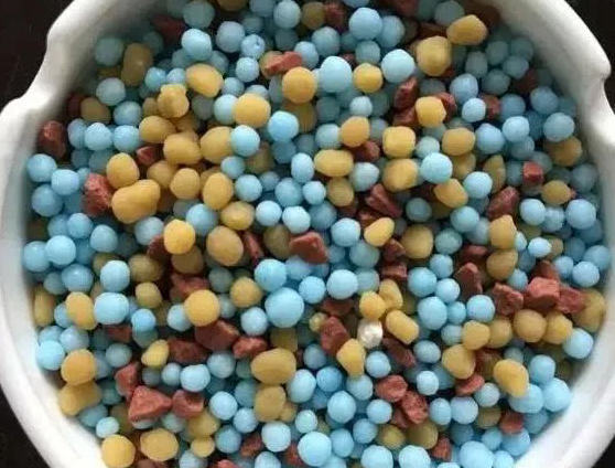 一套摻混肥生產(chǎn)線通常包含哪些設(shè)備呢?